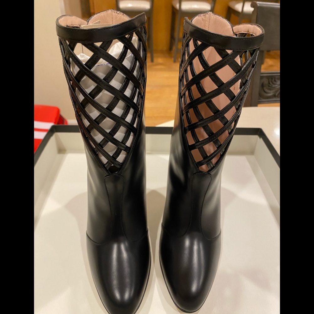 Gucci plume calf/leather black boots. Brand New